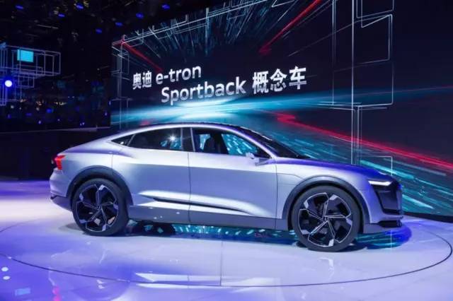 奥迪e-tron sportback纯电动概念车全球首发