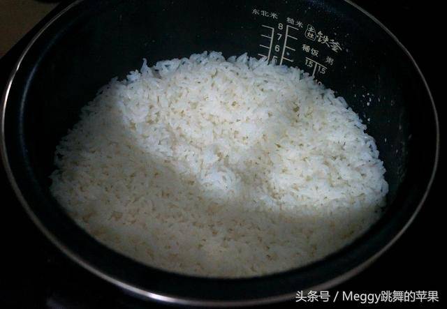 剩米饭别再炒鸡蛋啦!试试这几样,香喷喷,油亮亮,吃两碗不够!