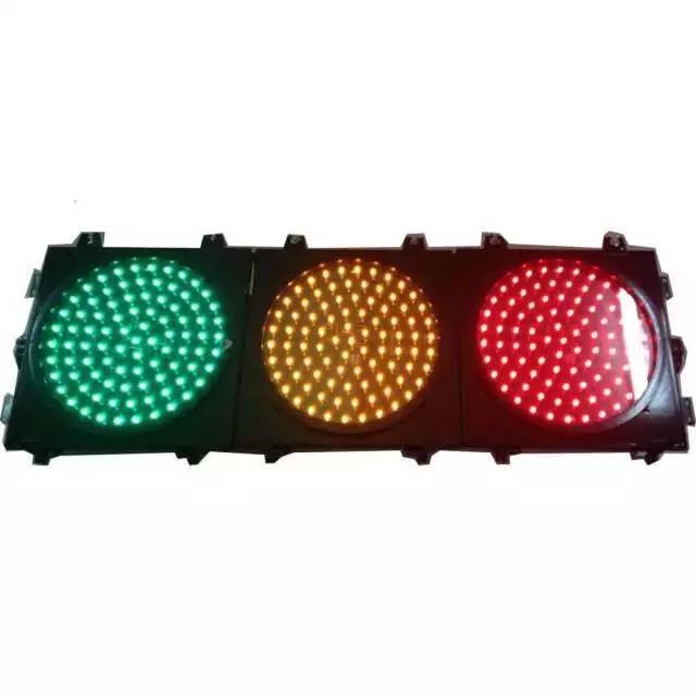 2.满屏灯的红灯亮时,左转,直行车辆禁止通行;右转车辆不受限. 1.