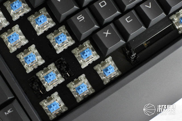 cherry mx 9.0青轴机械键盘,手感轻盈游戏超过瘾