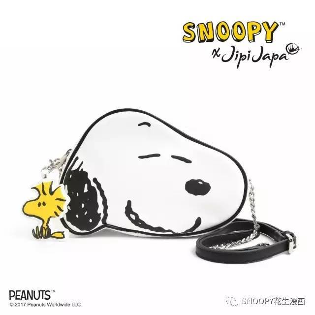 系上大蝴蝶结的snoopy表情鬼马,与woodstock隔空传情,尽显他们淘气的