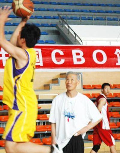 中国男篮历任主教练, 首任主帅是篮球教父, 亚锦赛最差战绩全因他