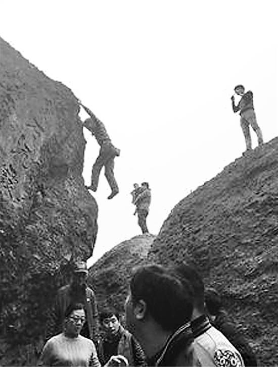 19岁壮小伙  从5米高的石头上摔下  下午6点,钱报记者来到了杭州市