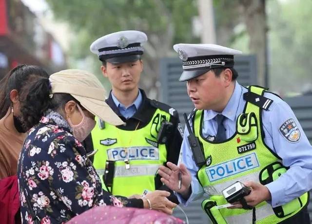 这几天,连云港好多人都在路上被罚了……交警叔叔动真格了