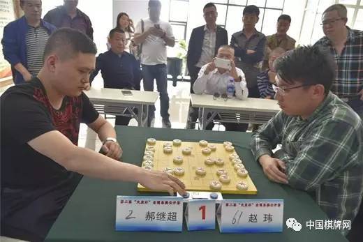 上届冠军,来自黑龙江郝继超象棋特级大师以6胜3平积16分的不败战绩