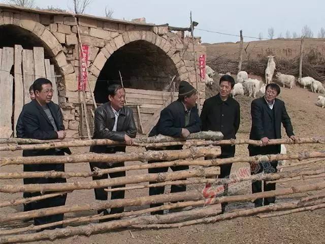 山西省忻州市五寨县小河头镇小河头村是五寨县一个行政村,与张家洼村