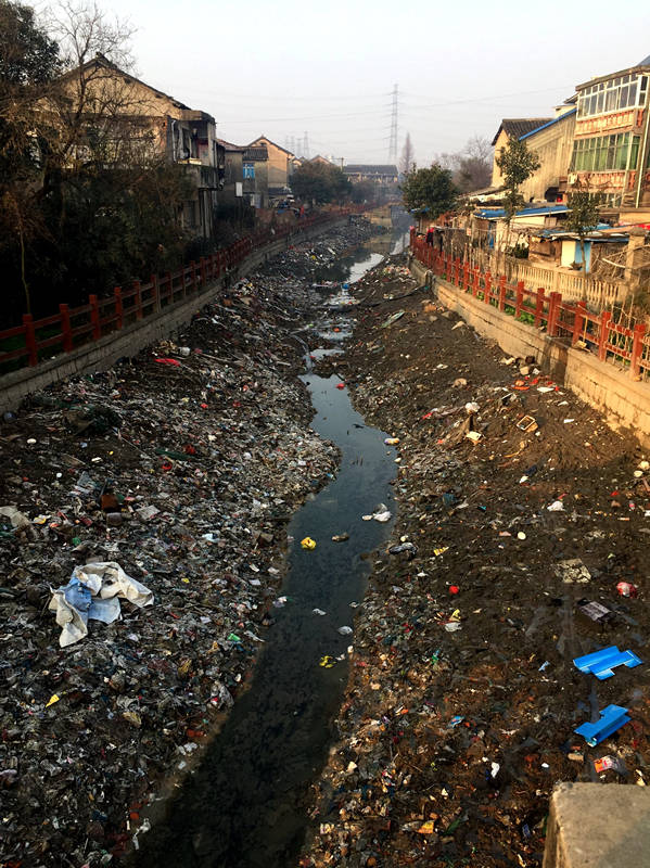 繁华背后,是这座城市的用尽全力.