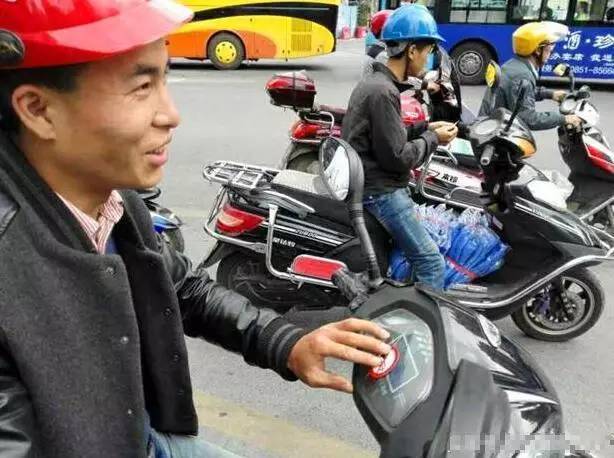 贵阳招聘司机_贵阳 空招路段 发生离奇车祸,护栏刺入轿车,司机穿脑身亡(5)