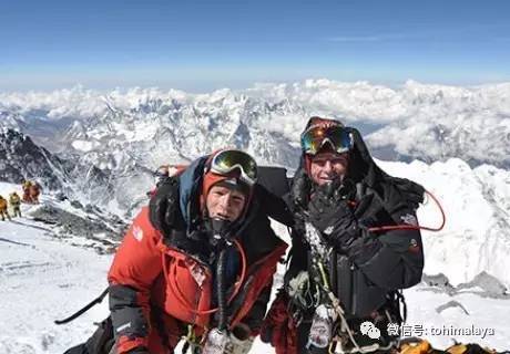 中国尼泊尔2017年珠穆朗玛峰首批登顶