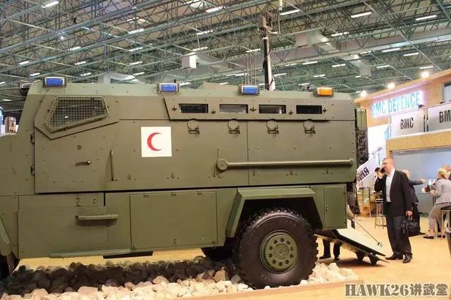 迷彩美女装甲车 土耳其防务展观感