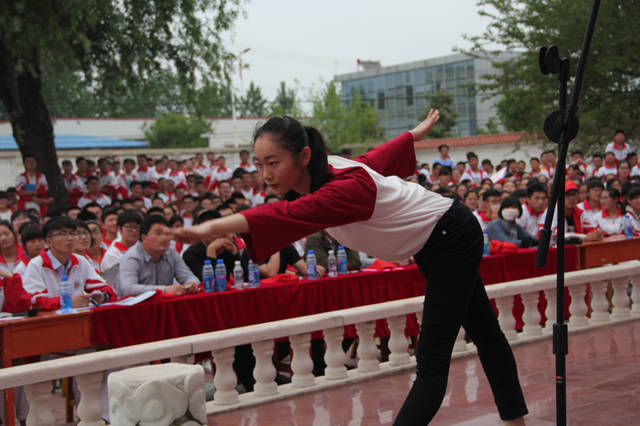 白塔高级中学举行砺志班歌比赛