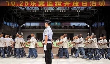 上万黑人在广州街头撒野,中国姑娘们一定要自爱