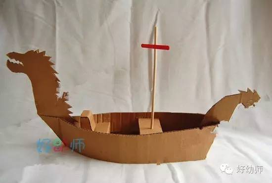 的龙舟竟是用奶盒制作的,太不可思议啦 硬纸板龙船 先用纸板制作小船