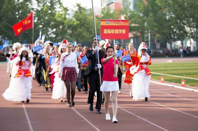 石大运动会举牌女神来袭!你准备好了吗?