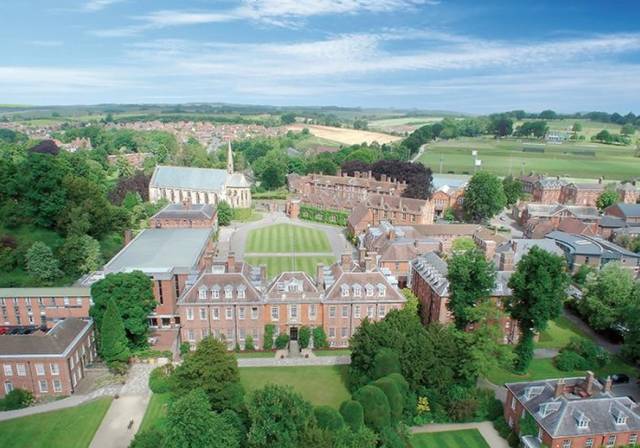 本次游学目的地在庄园式的 私立贵族学校——royal holloway(伦敦大学