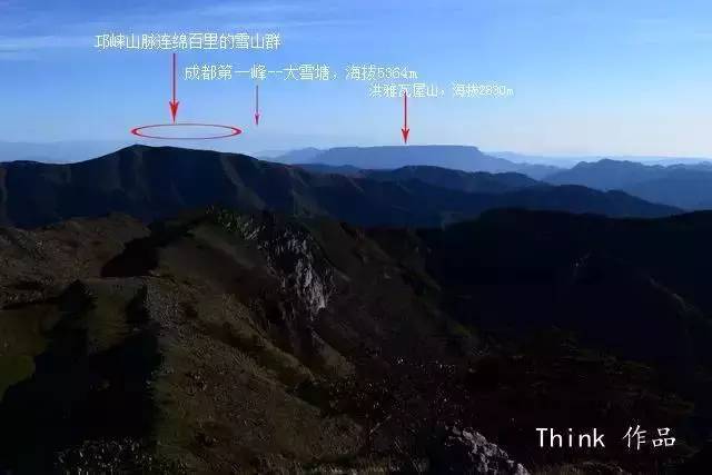 洪雅瓦屋山出现了,又是一座平顶山啊,尽管海拔低于大瓦山,但是山顶的