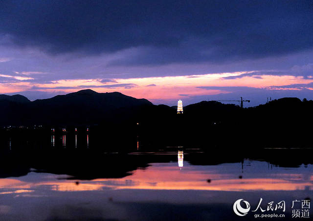 5月21日傍晚在湘江上游广西桂林市全州县城段拍摄的晚霞美景