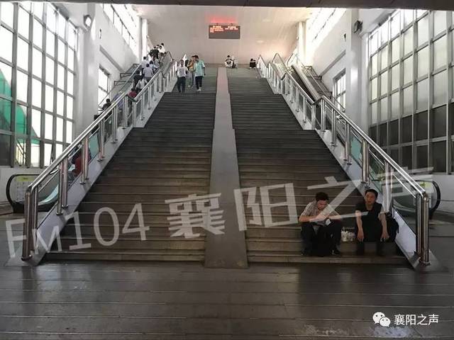 未来一个多月,进襄阳火车站候车厅,只能手拿肩扛行李!