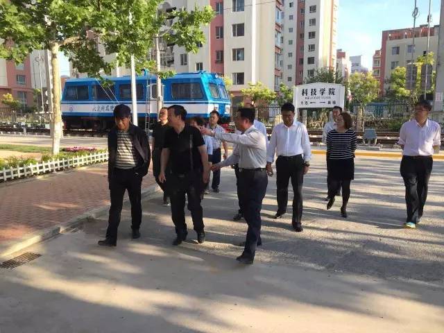 沈阳铁路局总工程师骆武伟参观我校校企共建实训基地