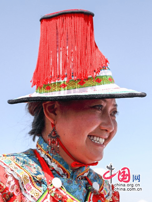 独一无二的红缨帽 裕固族已婚的标志