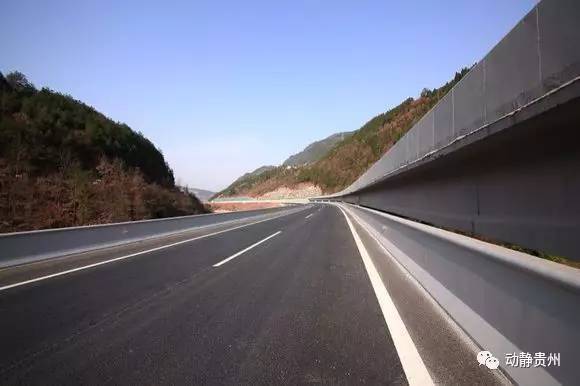 据介绍,贵阳乌当(羊昌)至贵定云雾高速公路项目是贵州省高速公路网