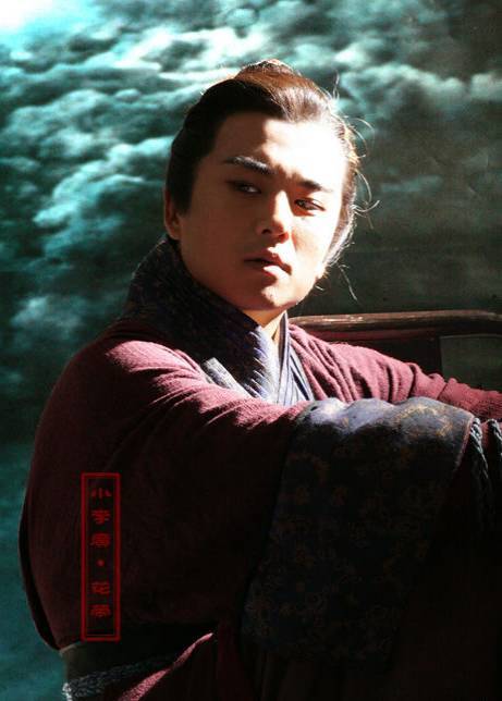 但是他演了另一部四大名著《水浒传》,在里面扮演小李广花荣,造型很