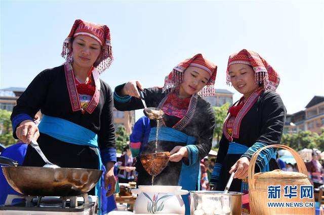 近200名妇女同台竞技,现场展示侗乡"打油茶"特色饮食文化