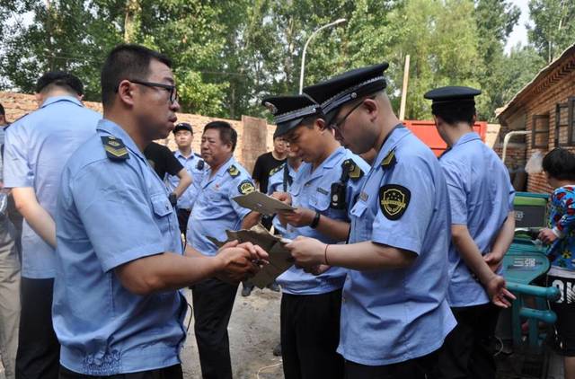 执法人员依法对现场进行了控制,并对相关当事人进行调查询问.