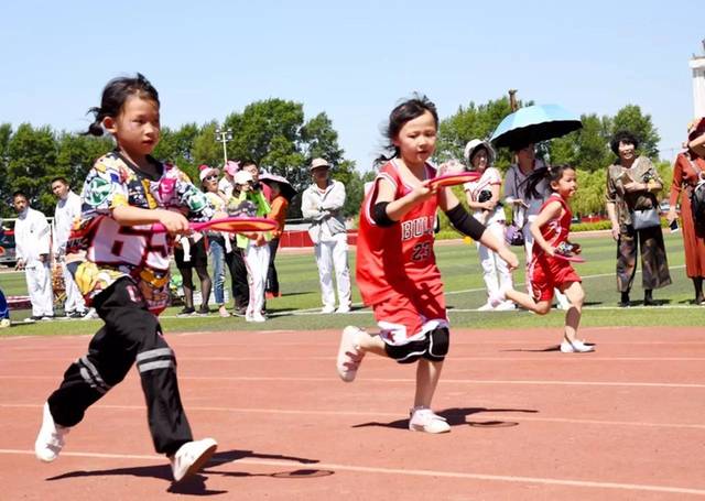 宝清县幼儿趣味运动会上欢乐多