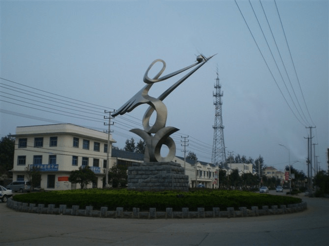 景点:戴场岛,晓店温泉,湖滨公园,三台山公园 安峰镇:因在安峰山北而得