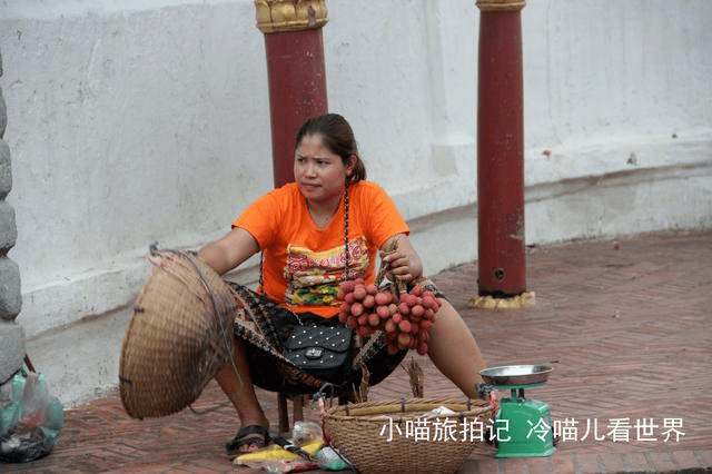 实拍:老挝街头的女人