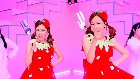 草莓牛奶(),是由 crayon pop 的双胞胎姐妹超娥(许敏真)和唯一(许敏善