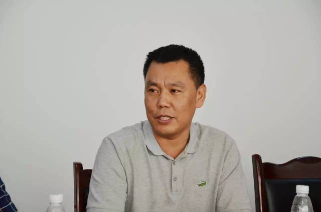 他分别向回澜镇雀柱社区,什邡佳盛物业,宏达新城业主委员会,宏达新城