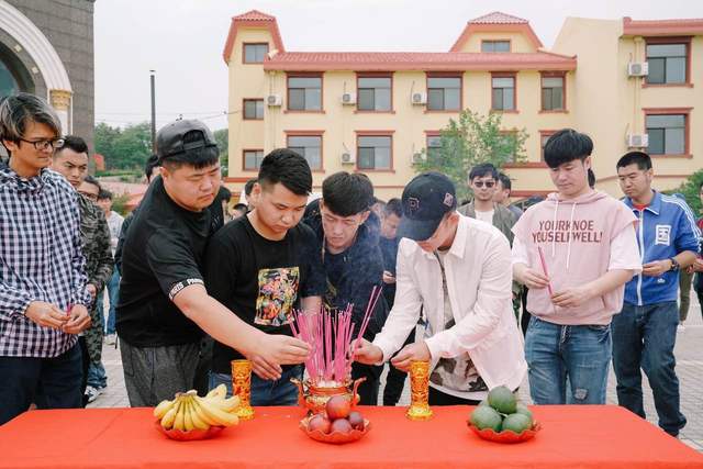 蓝波,李老八,张厦,张赢,郑胖等人为首的"四平青年"全班人马,更邀请到