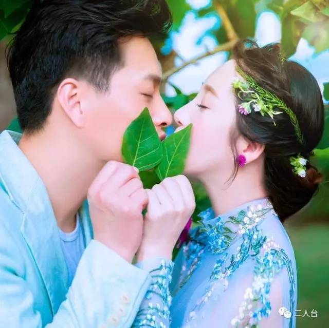 云飞郭津彤婚纱照_乌兰图雅和云飞婚纱照(2)