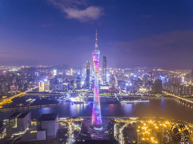 还能看见会 "变色"的广州塔,顺便还能观望珠江新城的夜景,西塔,东塔