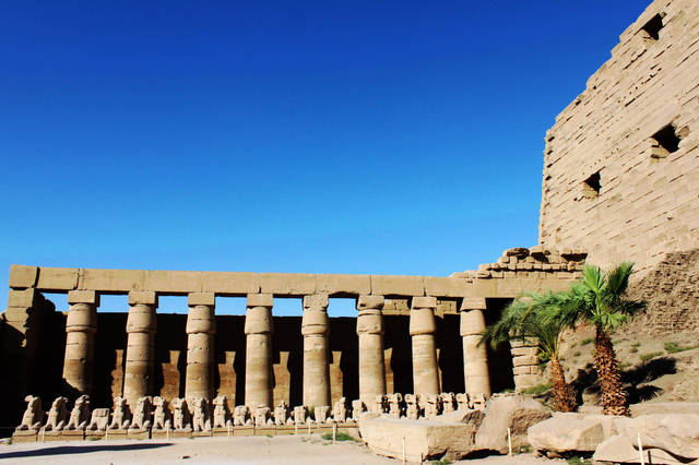 太阳神阿蒙神的崇拜中心,古埃及最大的神庙所在地.(摄影:疯帽子旅行)