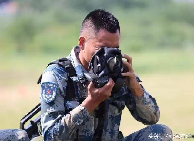 空军雷神突击队官兵在训练场上,好像有熟悉的三位身影