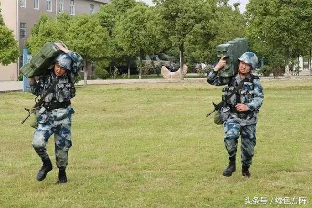 空军雷神突击队官兵在训练场上,好像有熟悉的三位身影