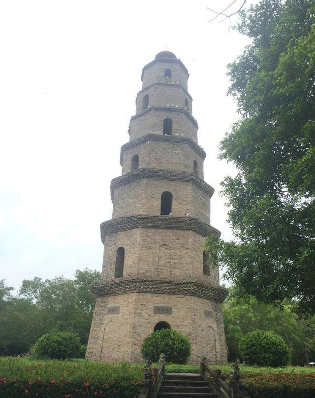 海南这座古塔绝无仅有 建于清朝乾隆时期,至今雄风依旧