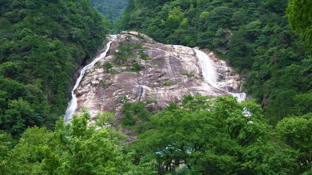 黄山风景区人字瀑