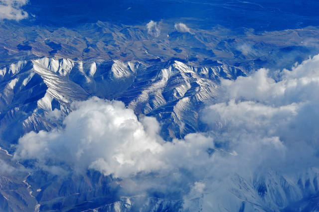 天山人口_新疆举行迎奥运万人登天山活动