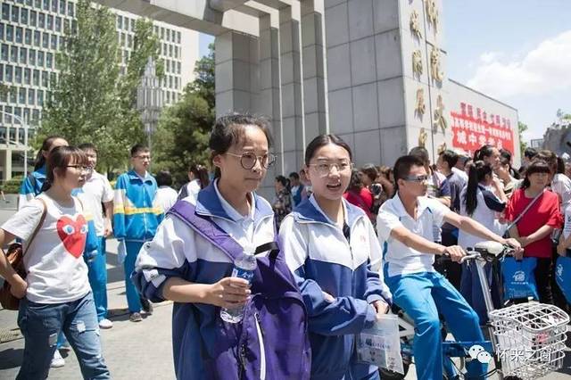 今年,怀来县考点分别设在沙城中学(67个考场),怀来职教中心(13个考场)