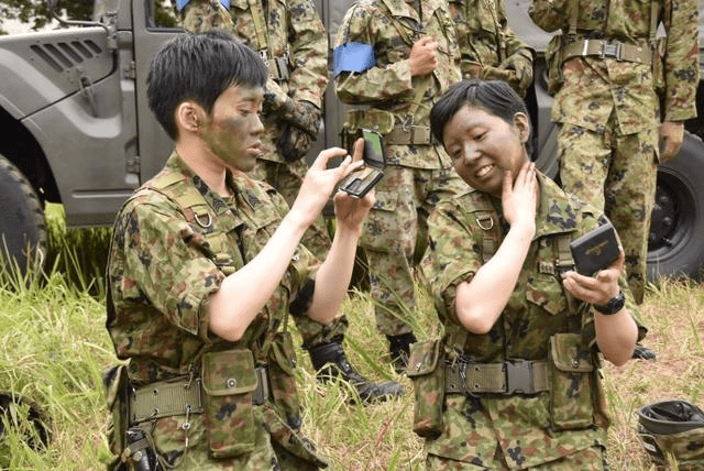 日本陆上自卫队首次公开女干部军事训练现场照片