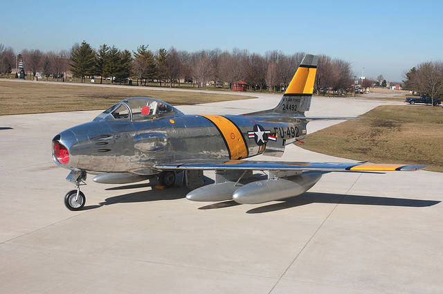 二战后美国设计的第一代喷气式战斗机:f-86佩刀
