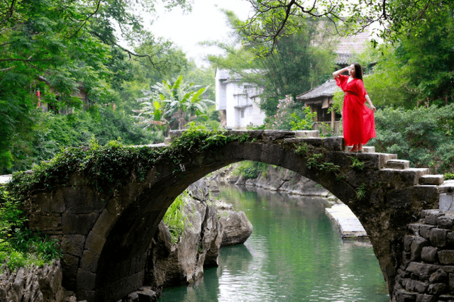 小桥流水人家,古镇美女如花