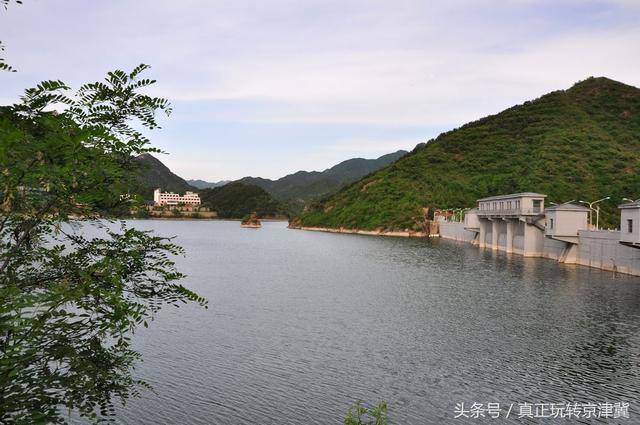 北京密云遥桥峪水库自然环境幽雅夏季平均气温只有25度左右