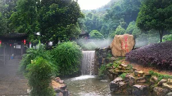 灵羊岛生态旅游区 六洞山风景区系浙江省首批省级风景名胜区,是兰溪