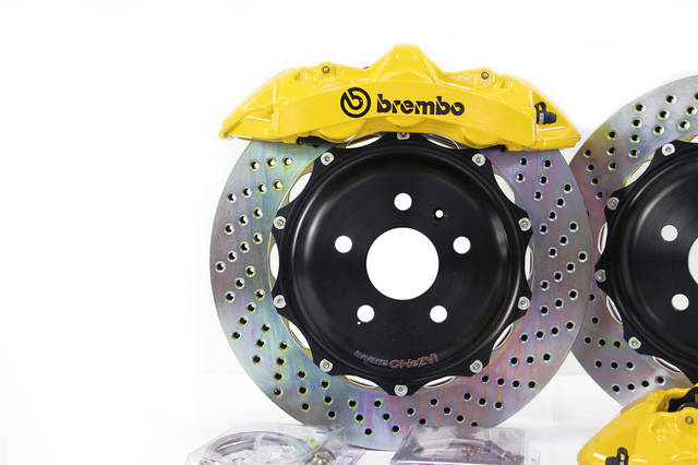 (brembo gt六活塞刹车套装)  可以看出m8卡钳外观比gt六的大出不少