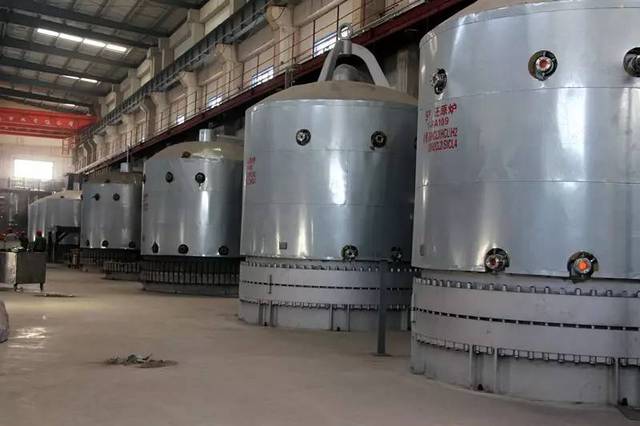 【聚焦】世界最大的多晶硅还原炉首批产品在乌拉特前旗工业园区出炉